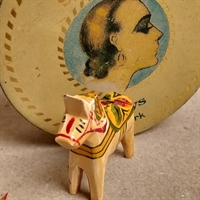 creme bemalet Dalerhest fint dekoreret gammelt legetøj fra Sverige træhest